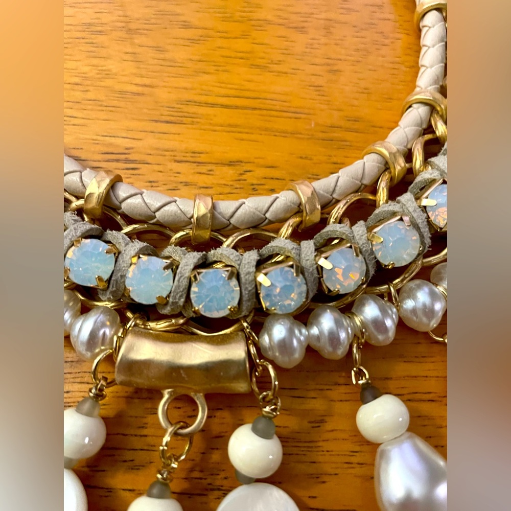 NWT Chicos Waikiki opal and pearl bib necklace - Picture 3 of 4
